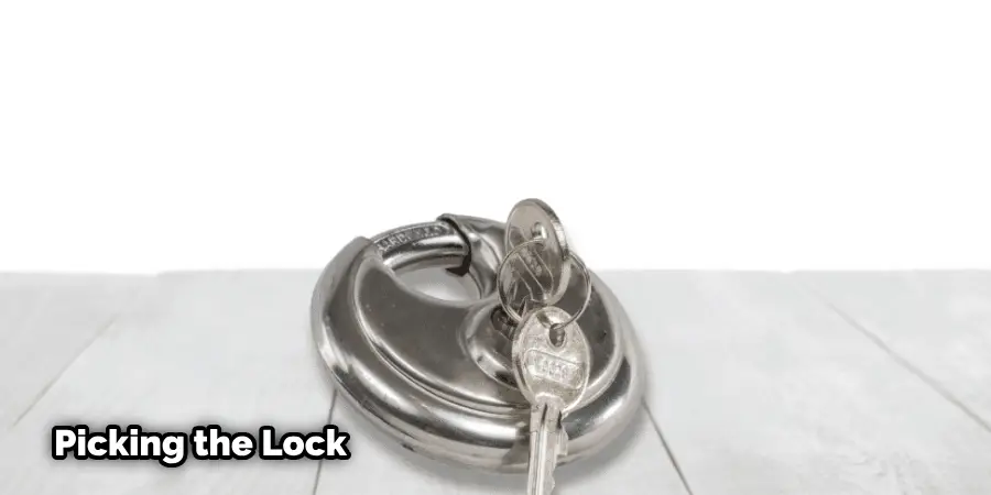 How to Open a U-Haul Lock without Key