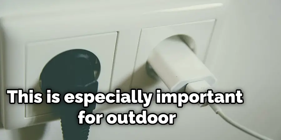 How to Secure Extension Cord to Outside Wall