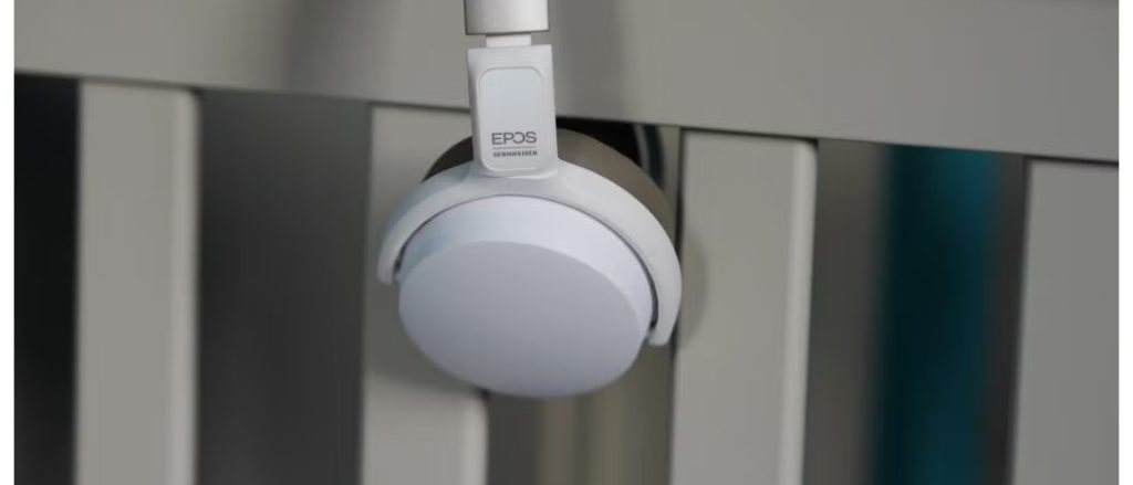 Noise-Canceling Machine for Office Privacy